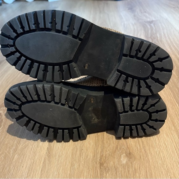 Lucky Brand Women’s Faux Snakeskin Chelsea Boots – Size 8 – Chunky Lug Sole - Picture 5 of 6